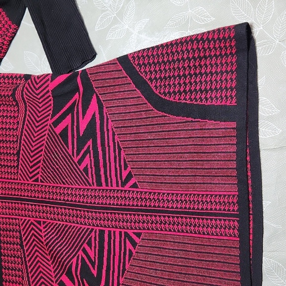 Alison Sheri Sweater - Picture 4 of 9